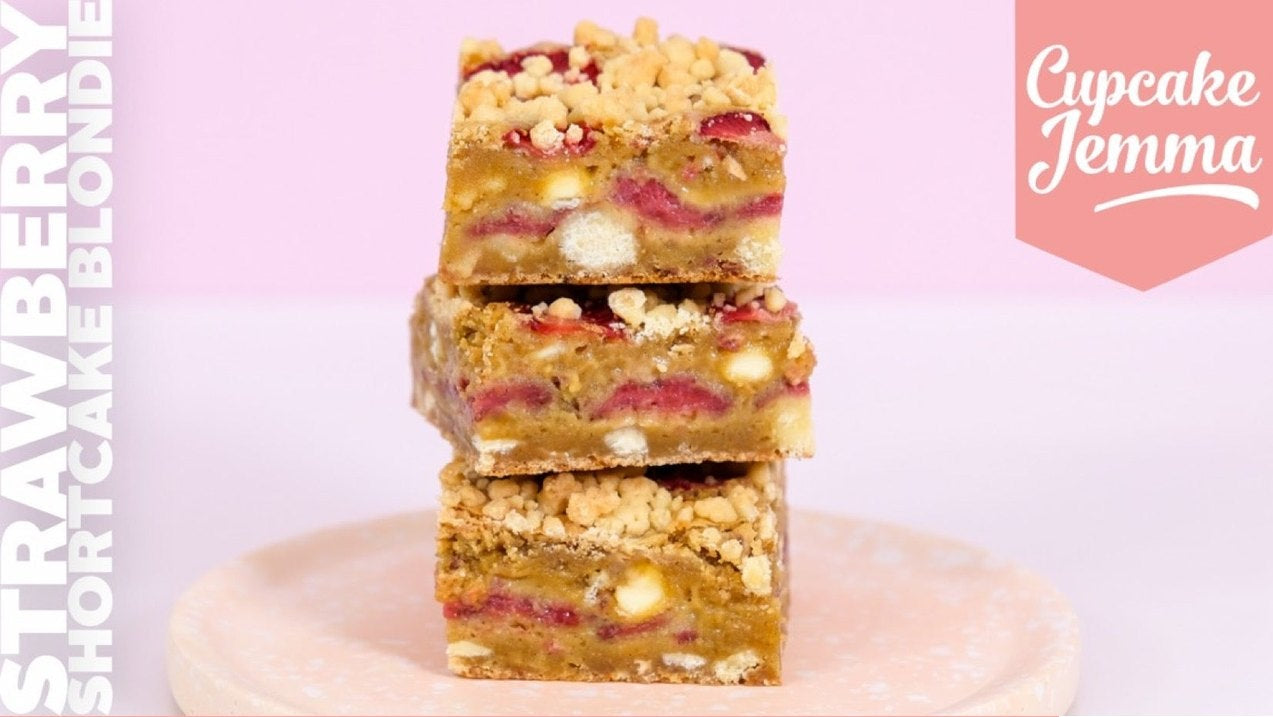 Stacked strawberry shortcake blondie bars showing layers of strawberries and crumb topping, Cupcake Jemma recipe