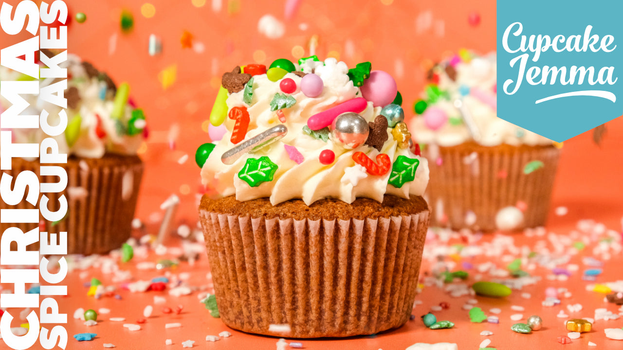 Are these the BEST Christmas Cupcakes you'll EVER bake.. YES 🎅🏼✨