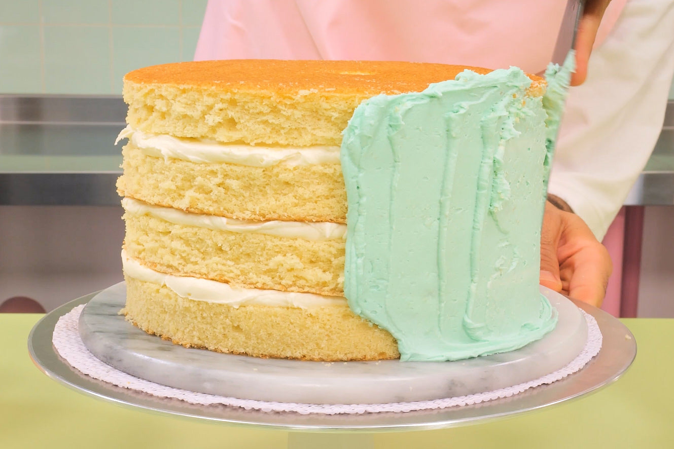 Crumb-coating a Cake
